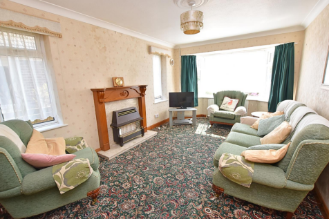 LOUNGE (FRONT)