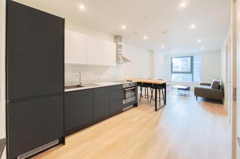 Available Now | Spacious One Bedroom / One Bathroom | 1st Floor | Fully Furnished | Residents Concierge, Gym and Café | Zero-Deposit Available