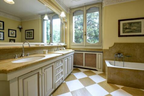 Renovated period vil