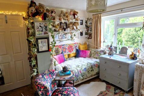 bedroom 2 Westway.jpg