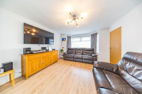 17 Arnside Avenue lounge 2.jpg