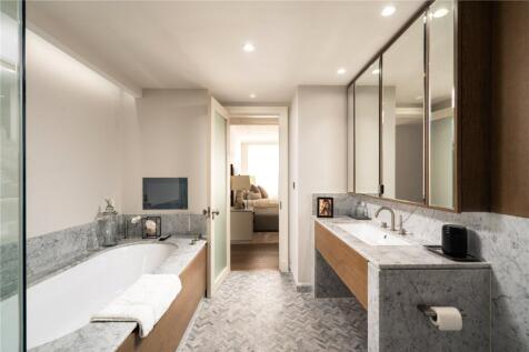 3 bed, 3 bath Apartment in london - Photo 9