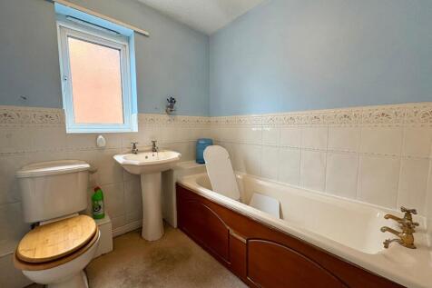 8 Shawbury Family Bathroom.jpg