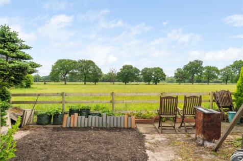 132 Earlswood Common_6.jpg