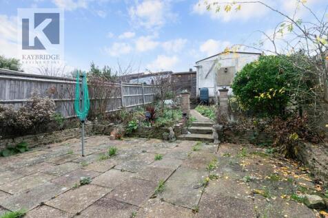 Lynmouth Avenue, Morden