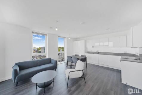 This home is beautifully designed to accommodate the dynamics of life, with separate areas for relaxation and dining. The interior is modern and sleek, equipped with top-tier appliances and elegant fi