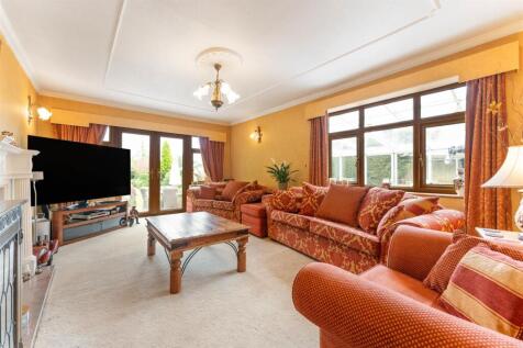 132 Earlswood Common_19.jpg