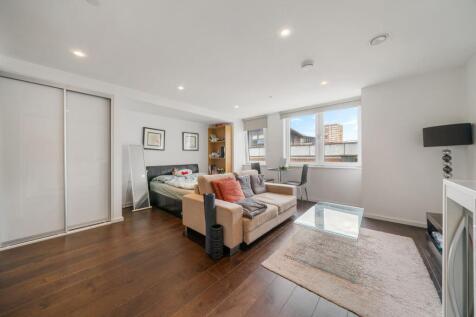 Austin Homes are proud to present this luxurious studio apartment in the prestigious Eagle Point Development on City Road, EC1.This stunning apartment is available immediately as an investment or vaca