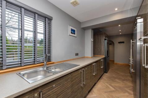 4 bed, 3 bath Detached in Glasgow - Photo 28