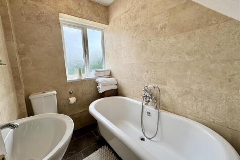 GROUND FLOOR BATHROOM