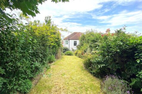 18 Cambridge Road - Garden2.jpg