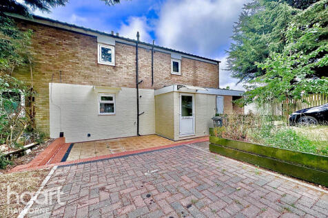 Available Now – Ground Floor Maisonette with Private Garden and Driveway