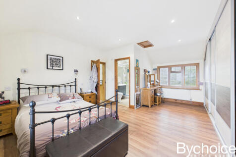 CAM05454G0-PR0065-STILL019