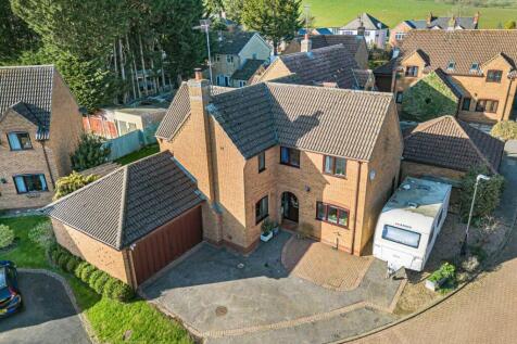 6 Whitecroft Gardens