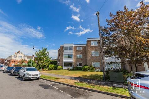 COMMUNAL GARDENS & PARKING