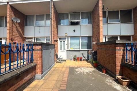 Three Bedroom Maisonette on Southey Close