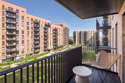 Menier Apartments - Balcony
