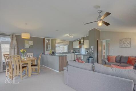 Ashby Woulds Lodges (2).jpg