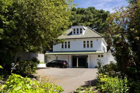 3 Bedroom House in BH4 8AA