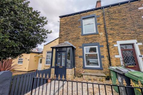 DEPOSIT FREE OPTION AVAILABLE - DECEPTIVELY SPACIOUS FOUR BEDROOM HOUSE Ideally located in the heart of popular WOODLESFORD with excellent commuter links. UNFURNISHED