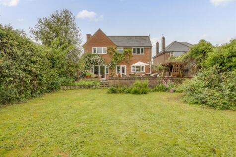 38 Wycombe Road, HP15 6RY-20.jpg