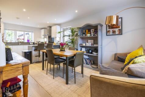 KITCHENDINING ROOM 1 .jpg