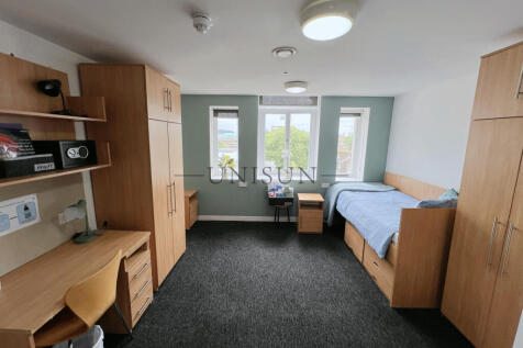Student ONLY. Larger premier en-suite student room at Premier House, Southampton Row. Fully furnished with air conditioning, bills included and free laundry. Excellent Bloomsbury location near the Bri