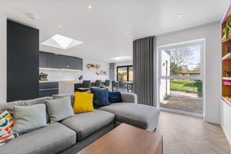 Living Room/Kitchen