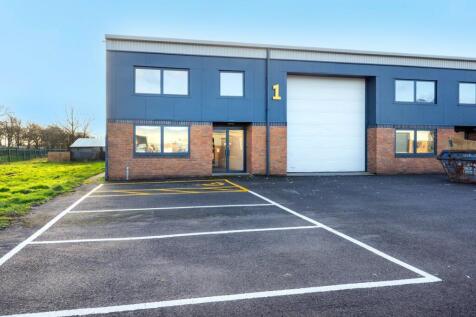Warehouse to rent in marton in the forest