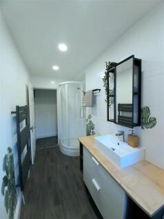 SHOWER ROOM/W.C.