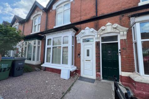 ** Zero Deposit Guarantee Available **
* Refurbished Double Room To Rent * Popular Location Of Smethwick * Call Now To View * Private En-Suite Bathroom * Available Now *