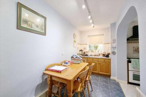Breakfast Room: