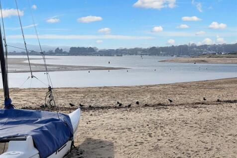 Seconds from beach/Harbour