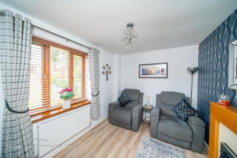 Living room/ Bedroom