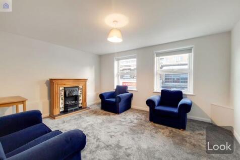 Spacious split level Two bed apartment located behind Roman Road. separate living room, two bedrooms, small communal terrace shared between two flats and is available furnished. This flat is close to