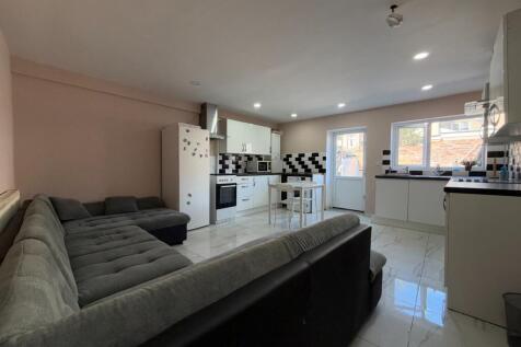Call 02920 668585 to secure your viewing _1
