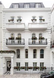 A classically styled, low-maintenance modern freehold building in a sought-after Notting Hill location comprising 5 let flats on long let agreements and delivering a yield of c.3.7%Superb investment o