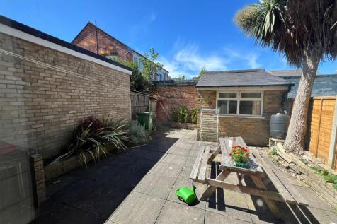 Rear courtyard.jpeg