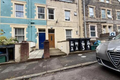 Available NOW !! **Sorry no Students or Pets** A bright and welcoming one bedroom flat with fantastic views of Bristol. The property comprises of an open plan lounge leading to a galley kitchen with a