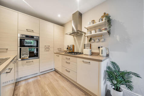 1313342-18-685ad7...