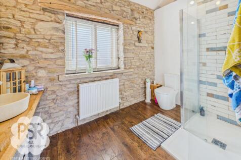 Principal En-Suite Bathroom