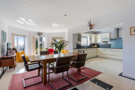 A10 - Chapter House Torquay - 250407.jpg