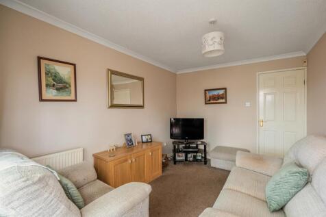 24 Larch Close-20.jpg