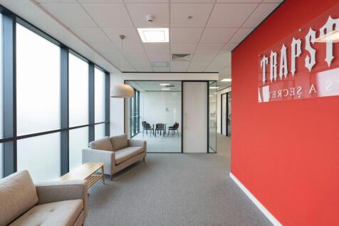 DC1 Everest Logistics Park Croydon 032.jpg