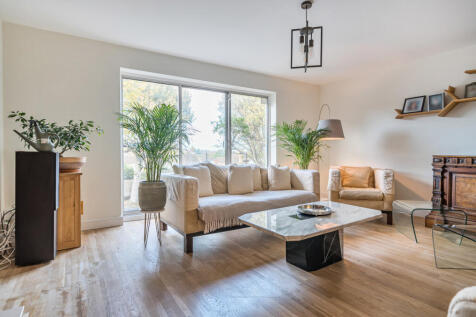 1374475-10-6904dd...