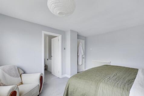 Bedroom 1_2.jpeg