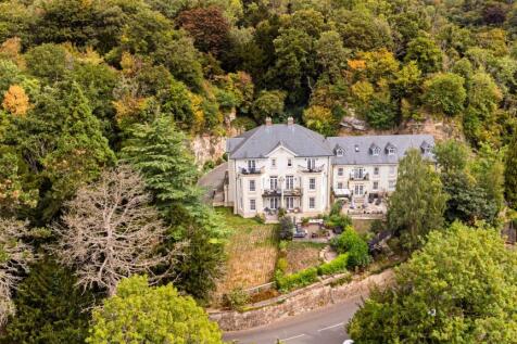 1 Vale House Mews beautifully nestled in rock and woodland setting