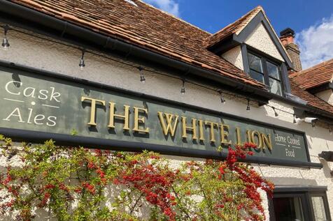 The White Lion only 5 minutes walk