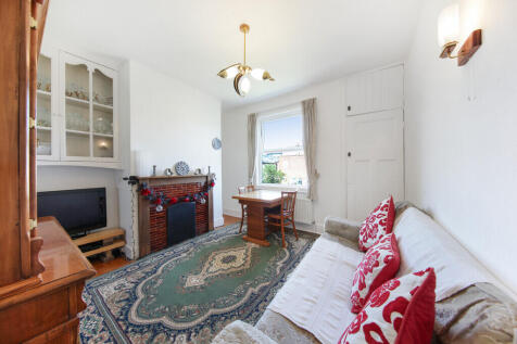 3 Bedroom Flat in NW10 5YH