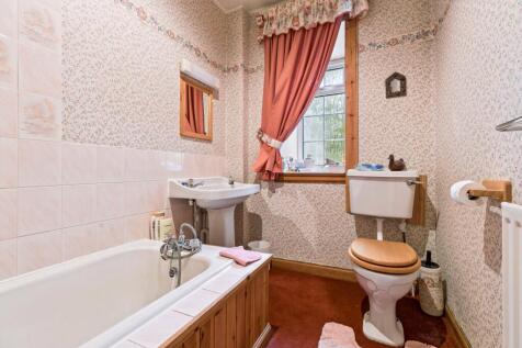 4 bed, 4 bath Detached in Glasgow - Photo 37